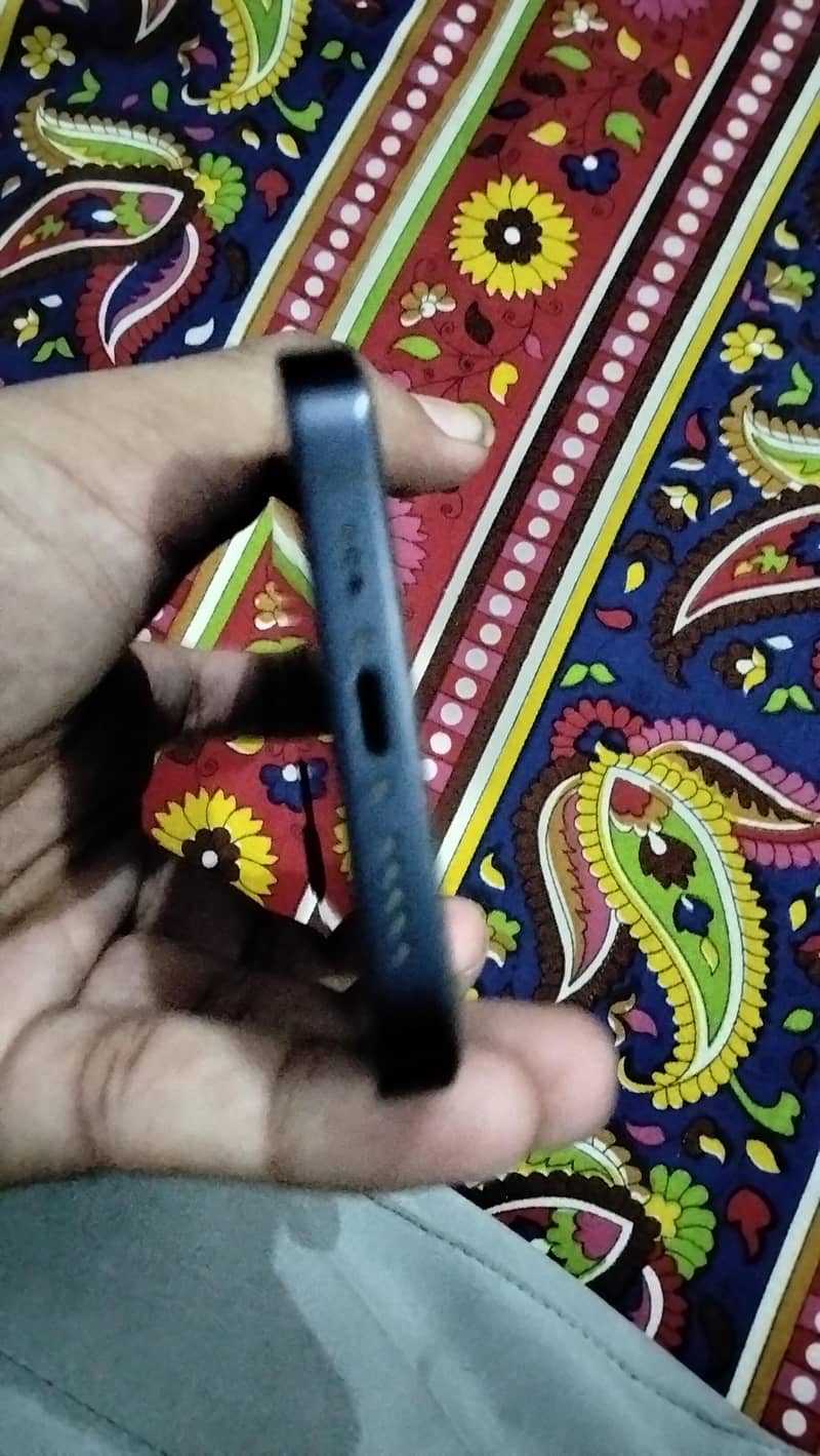 Apple iPhone 12 6