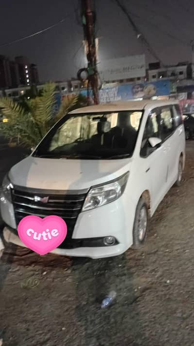 Toyota Noah 2014