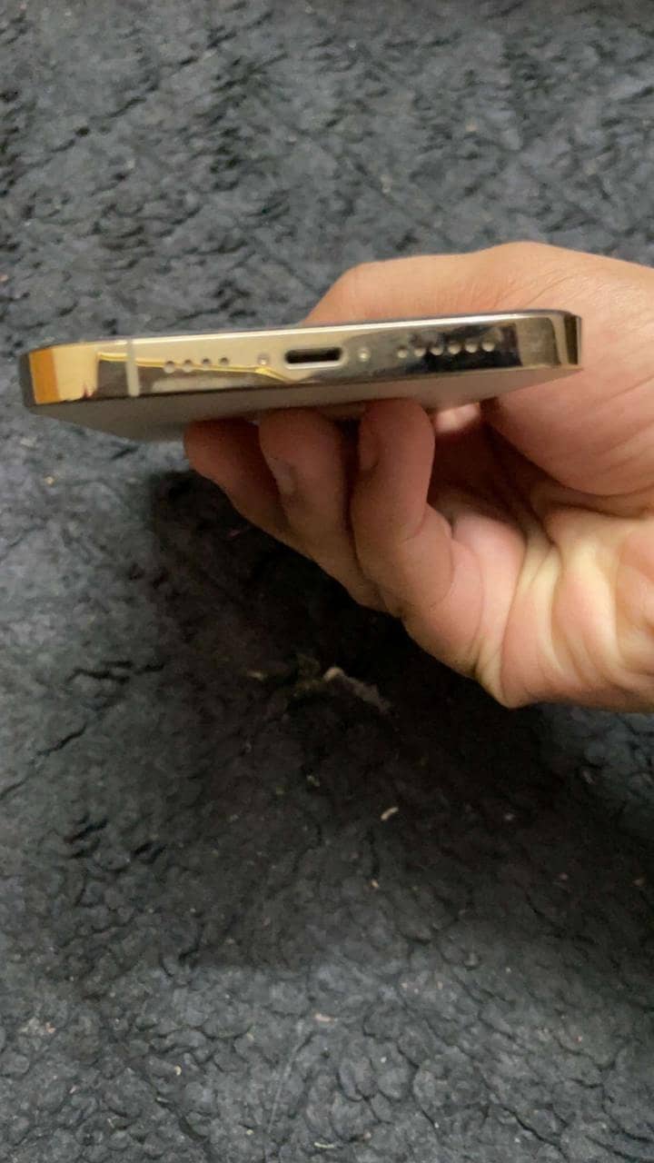 iPhone 12 pro max 4