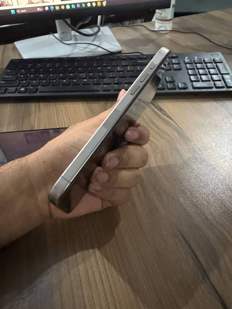 Apple iPhone 15 Pro Max 3