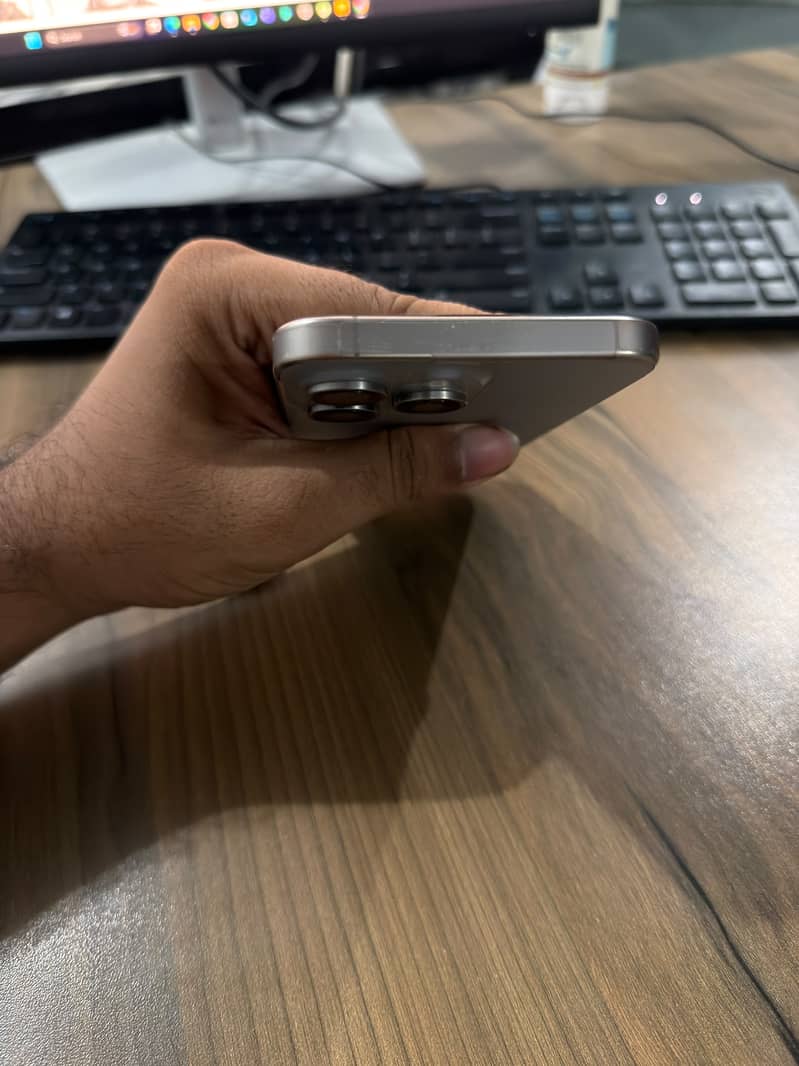 Apple iPhone 15 Pro Max 4