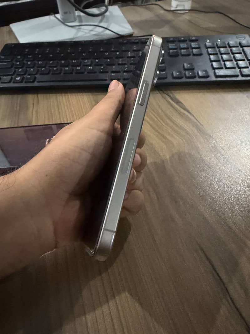 Apple iPhone 15 Pro Max 5