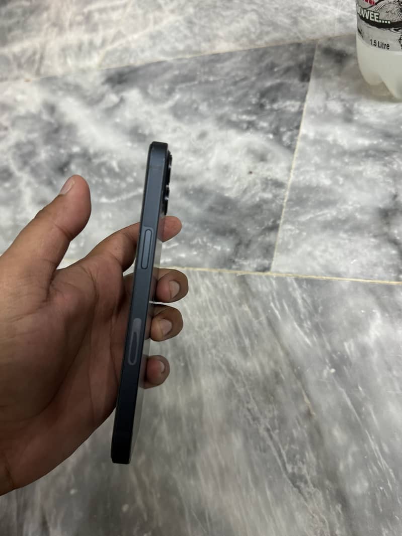 Apple iPhone 13 2