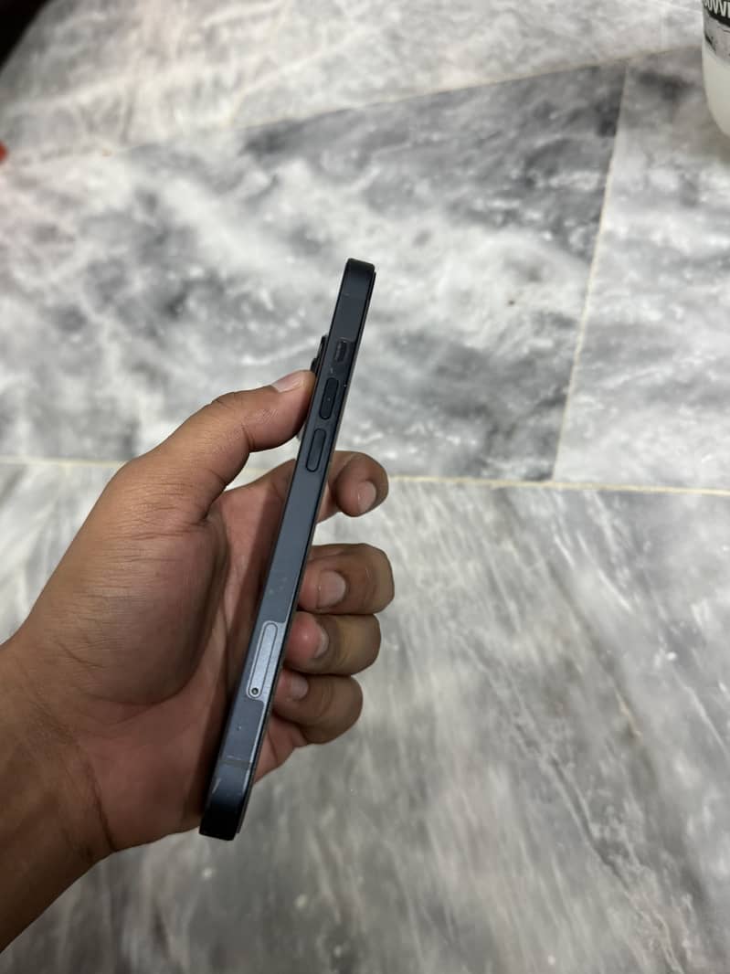 Apple iPhone 13 7