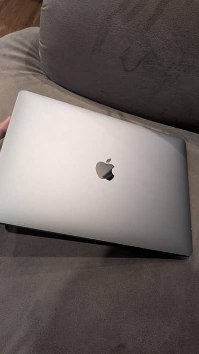 Apple MacBook Pro