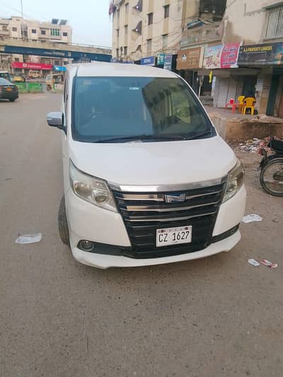 Toyota Noah 2014
