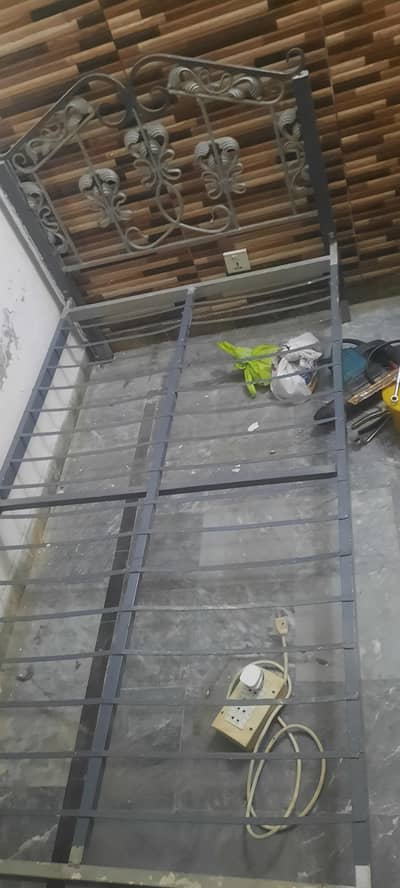 iron singal bed for sale have gadge