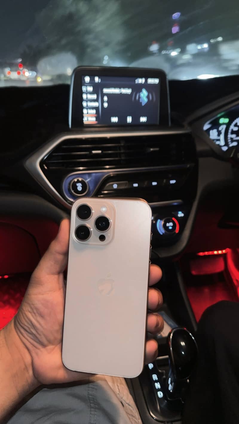 Apple iPhone 16 Pro Max 0