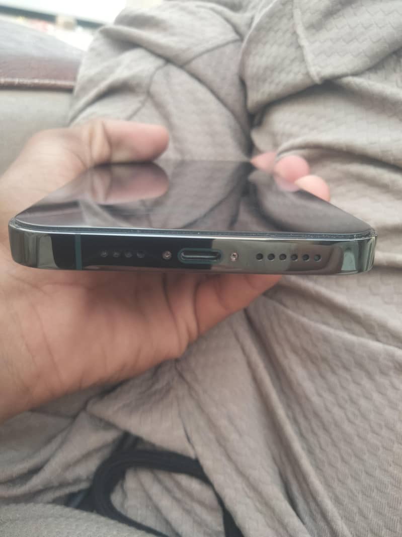 Apple iPhone 13 Pro Max 2