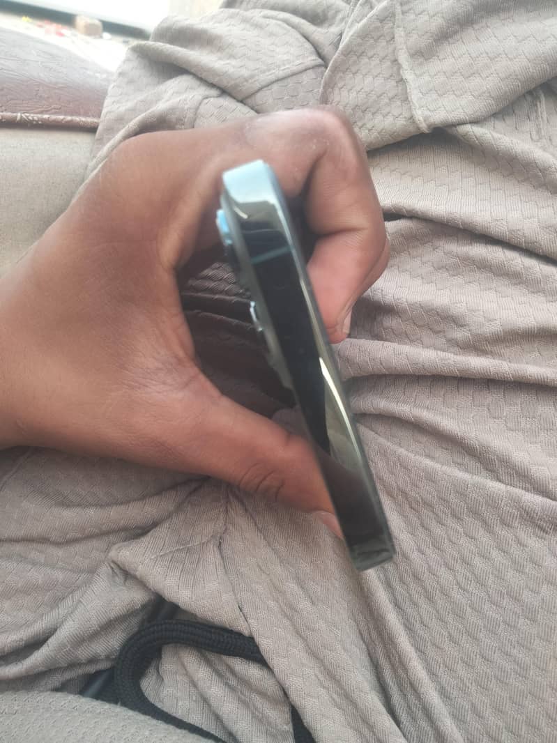 Apple iPhone 13 Pro Max 3