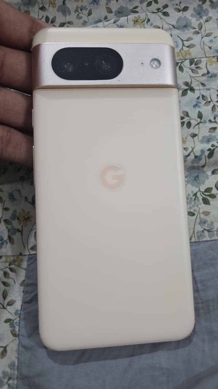 Google Pixel 8 4