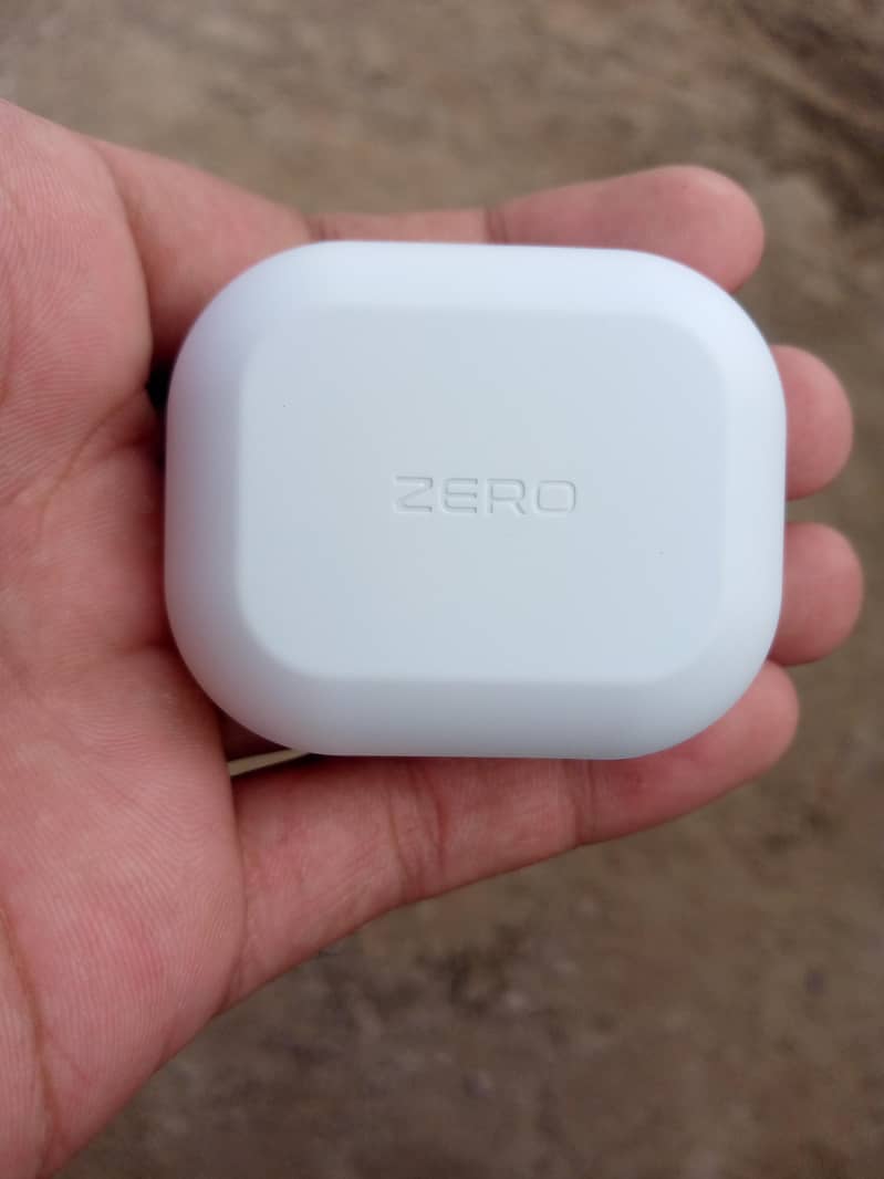 zero gravity Earbuds 1