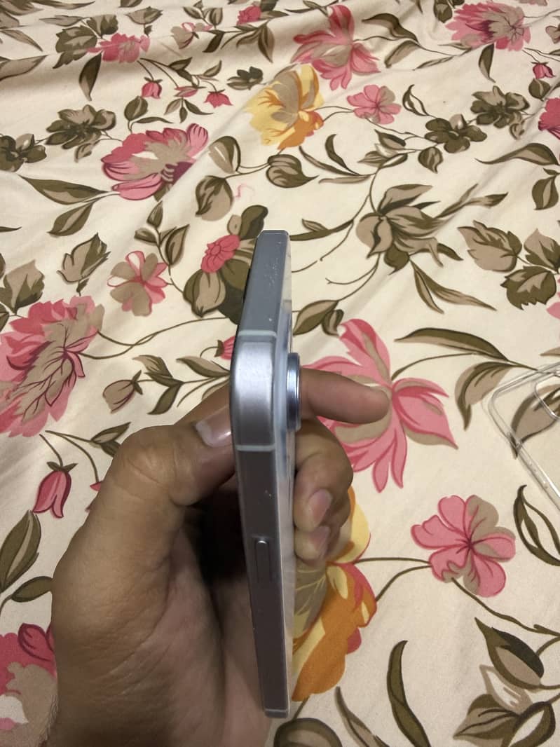 Apple iPhone 15 5