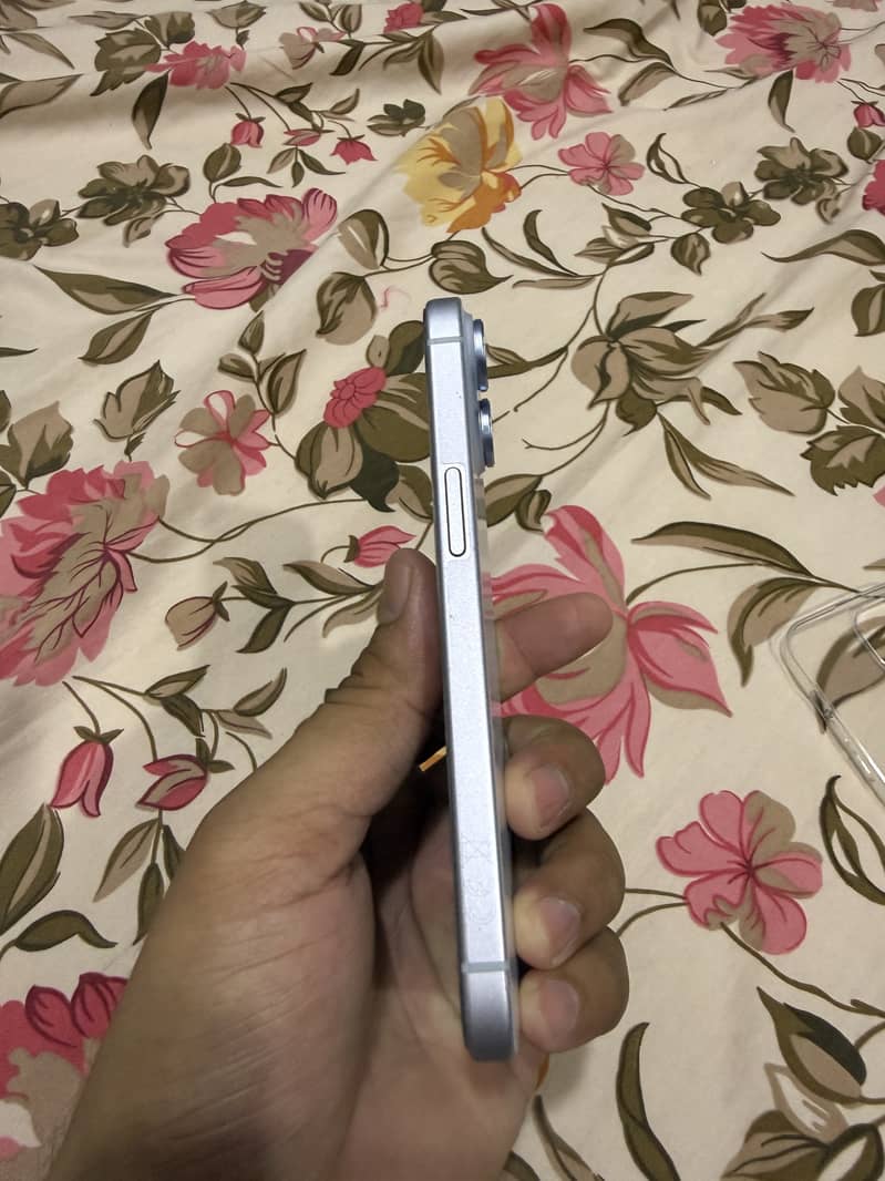 Apple iPhone 15 6