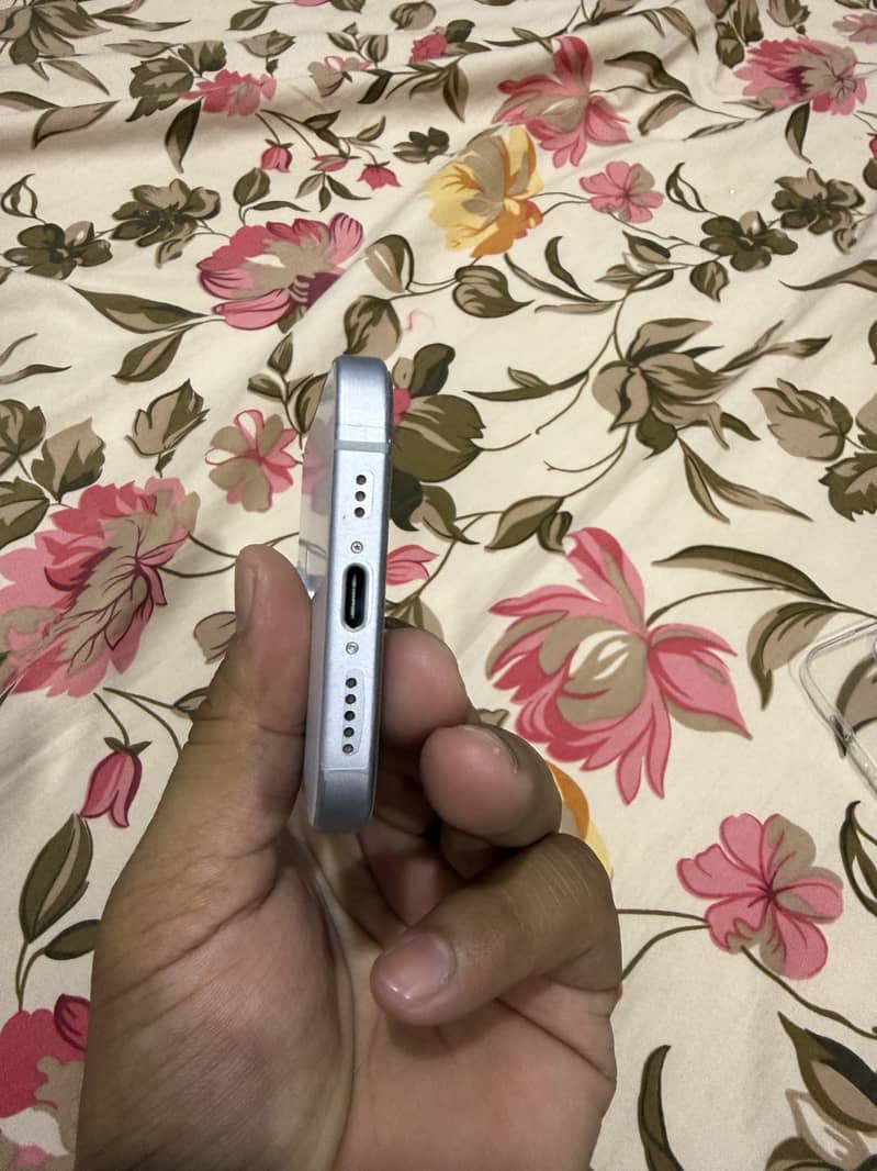 Apple iPhone 15 7
