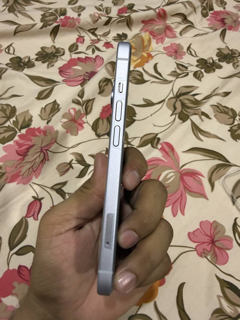 Apple iPhone 15 8