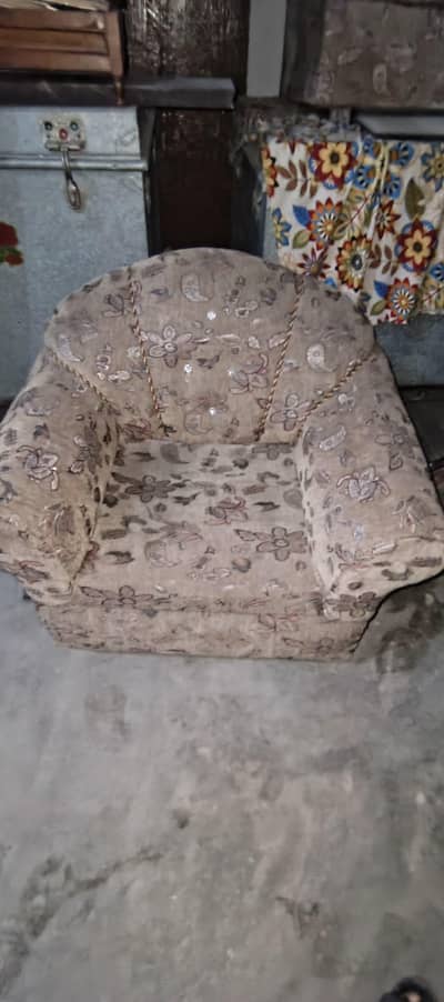 5 seter sofa our table set