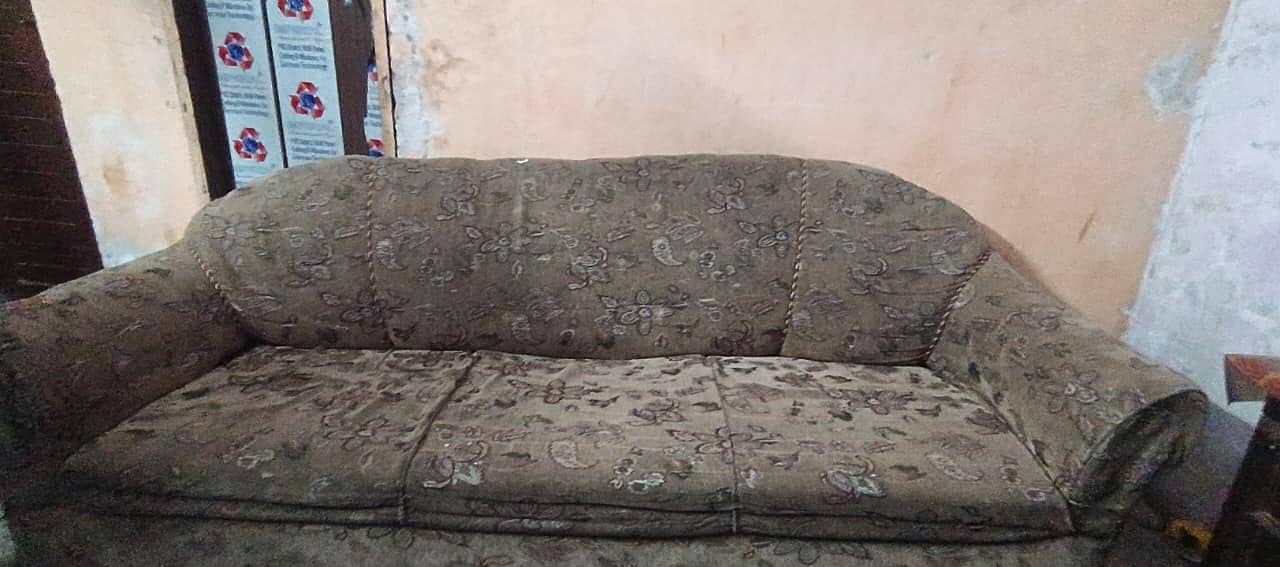 5 seter sofa our table set 1