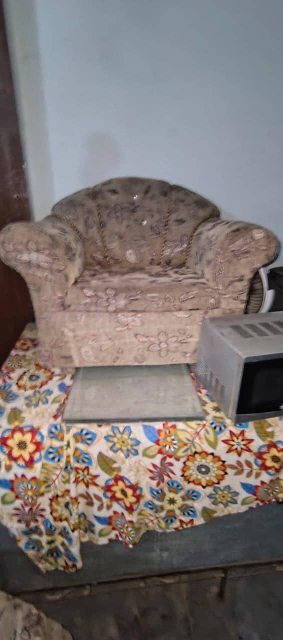 5 seter sofa our table set 2