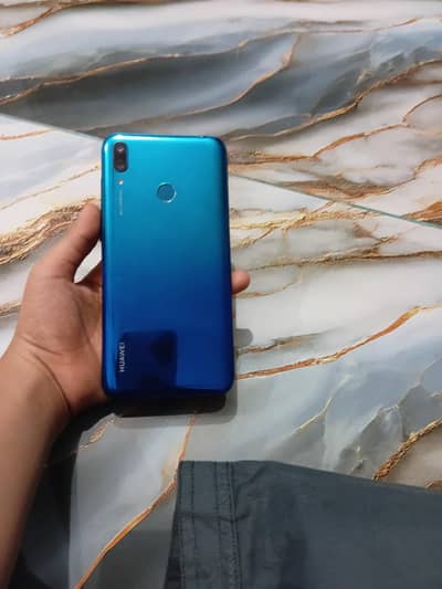 Huawei Y7