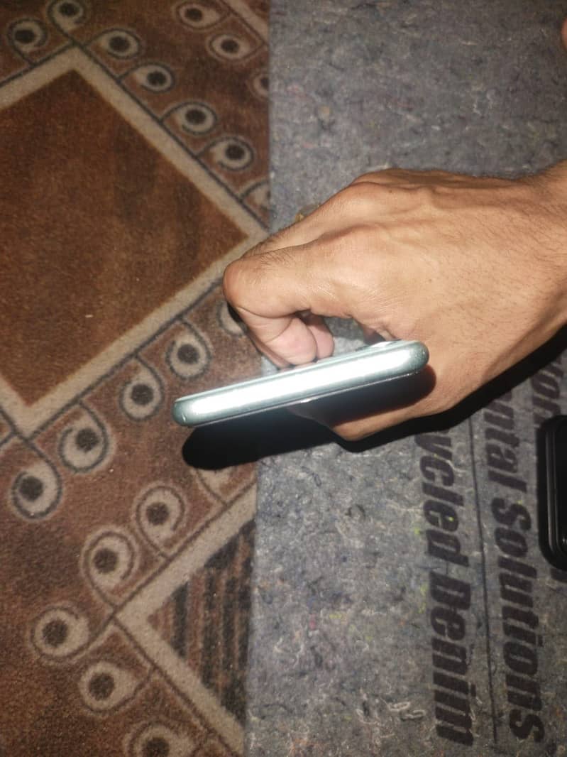 Apple iPhone 11 0