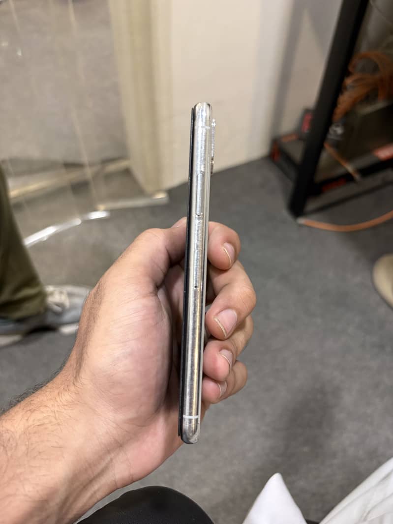 Apple iPhone X 3