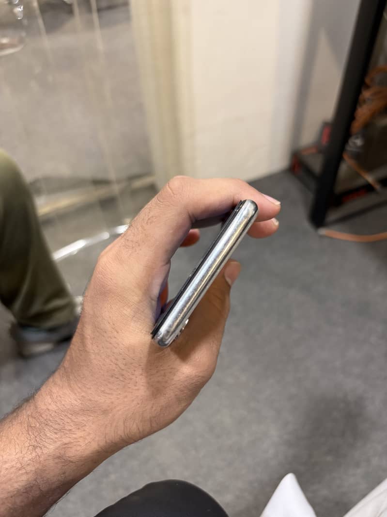 Apple iPhone X 4