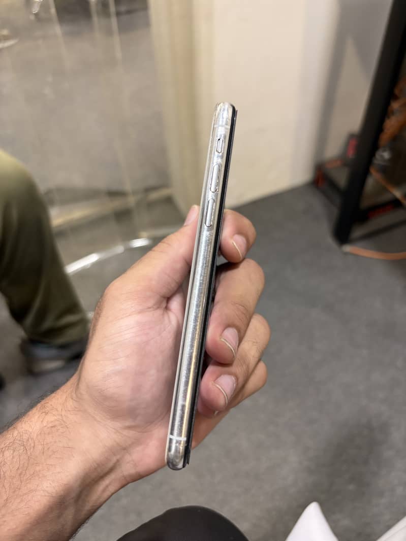 Apple iPhone X 5