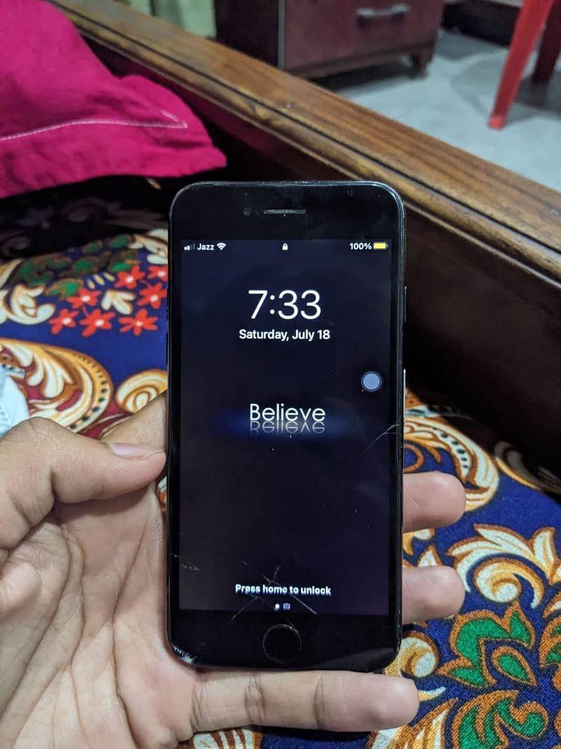 Apple iPhone 7 0