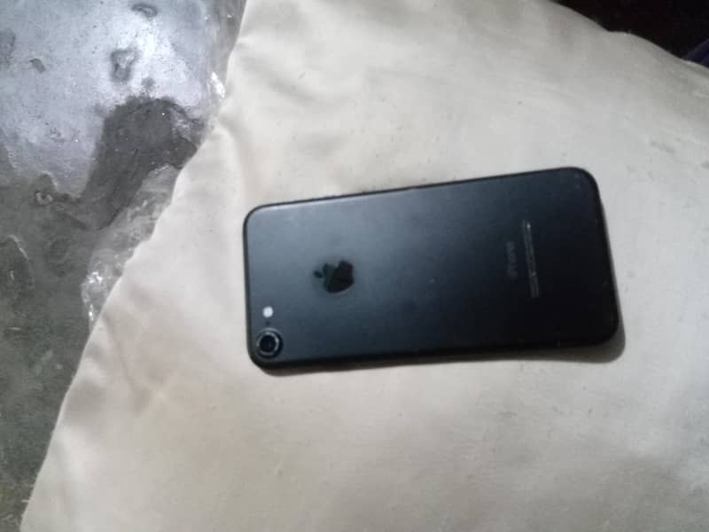 Apple iPhone 7 0