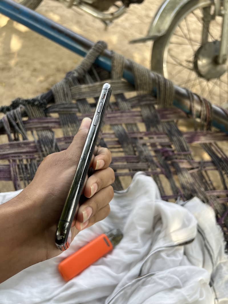 Apple iPhone X 5