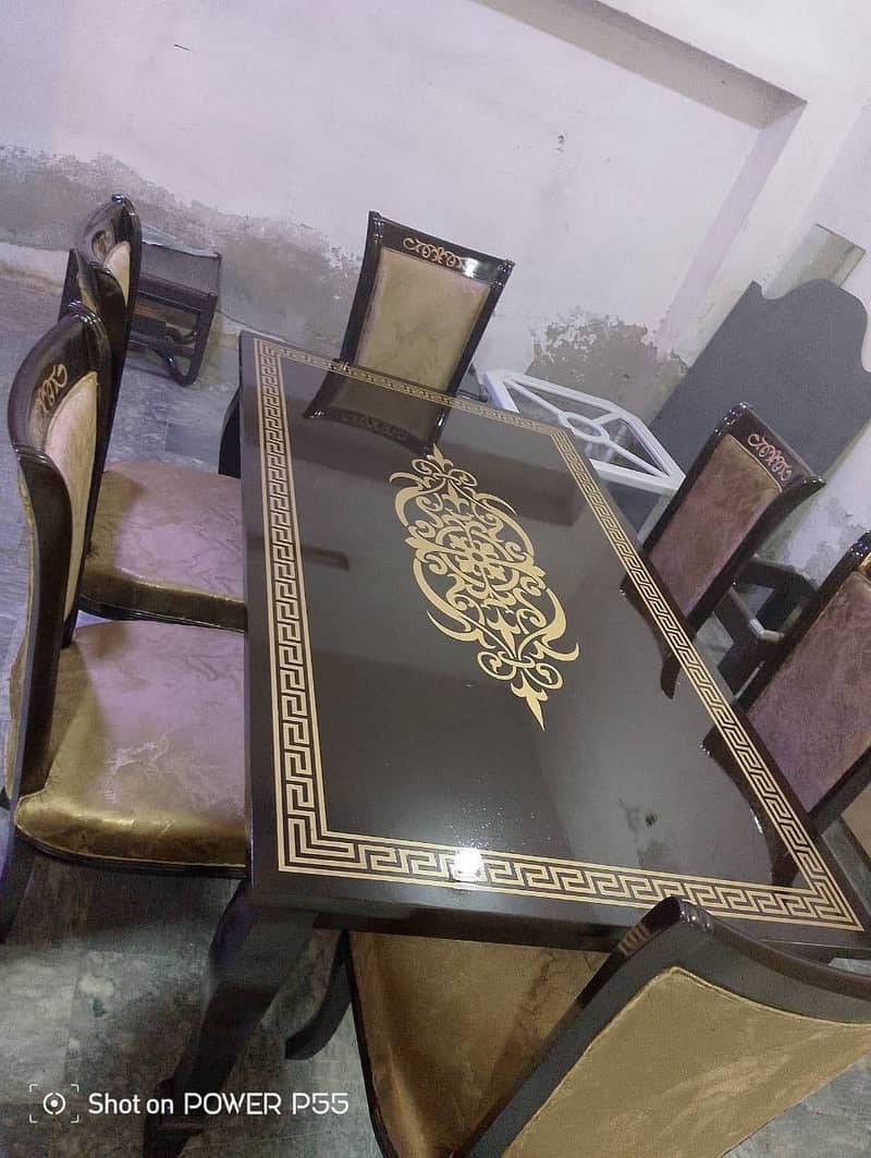 Dining table 0