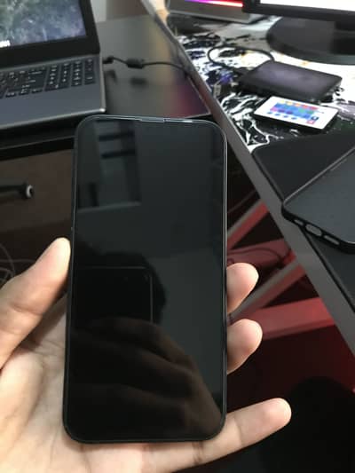 Apple iPhone 13