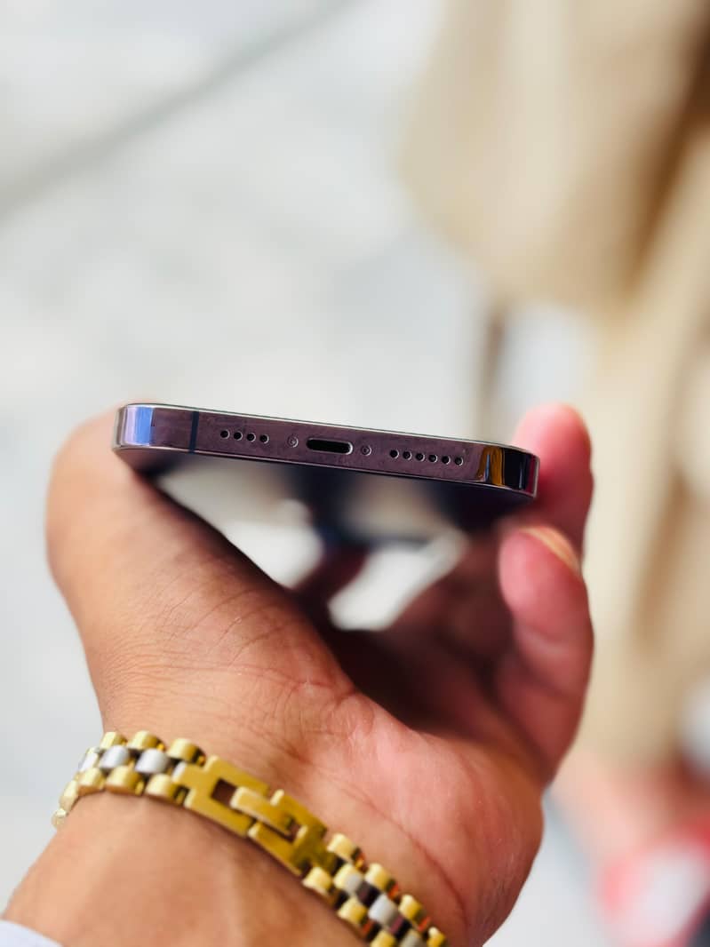 Apple iPhone 14 Pro Max 1