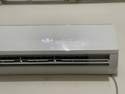 Gree 1.5 Ton Non Inverter Split AC
