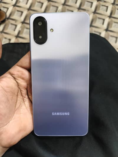 Model Samsung a07 with box and data cable 6 128 wala hai