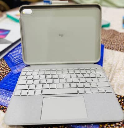 Logitech Combo Touchpad Keyboard Case For iPad A16 11th 10 generation
