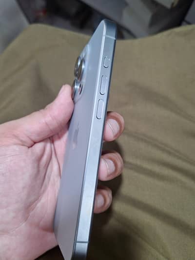 iPhone 15 pro 128 gb 84 battery health no scratches