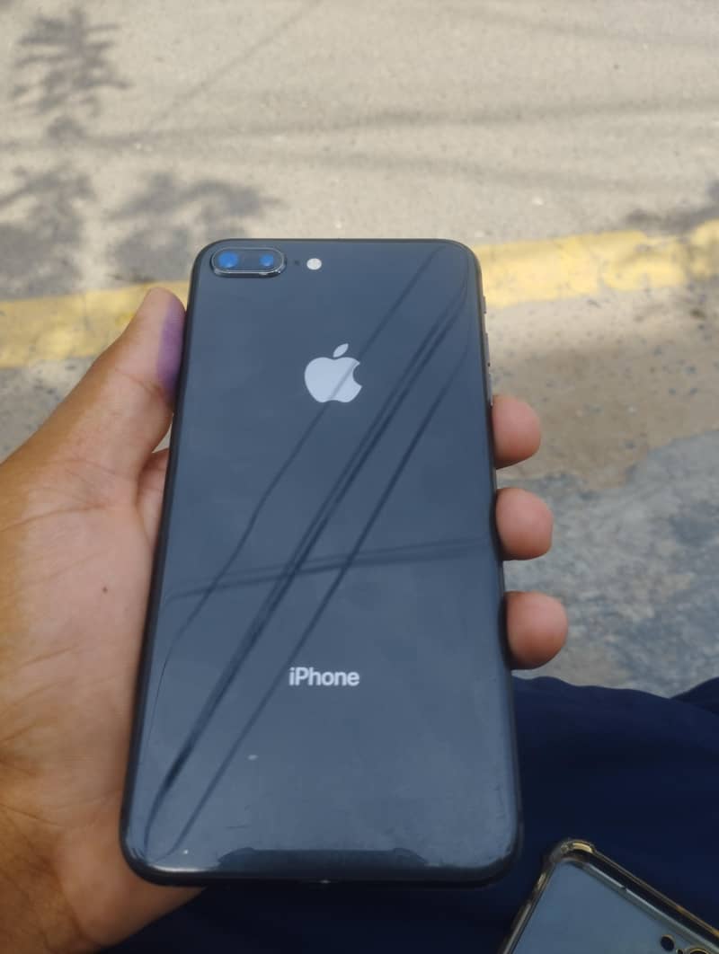 Apple iPhone 8 Plus 2