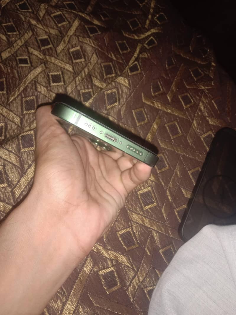 Apple iPhone 13 1