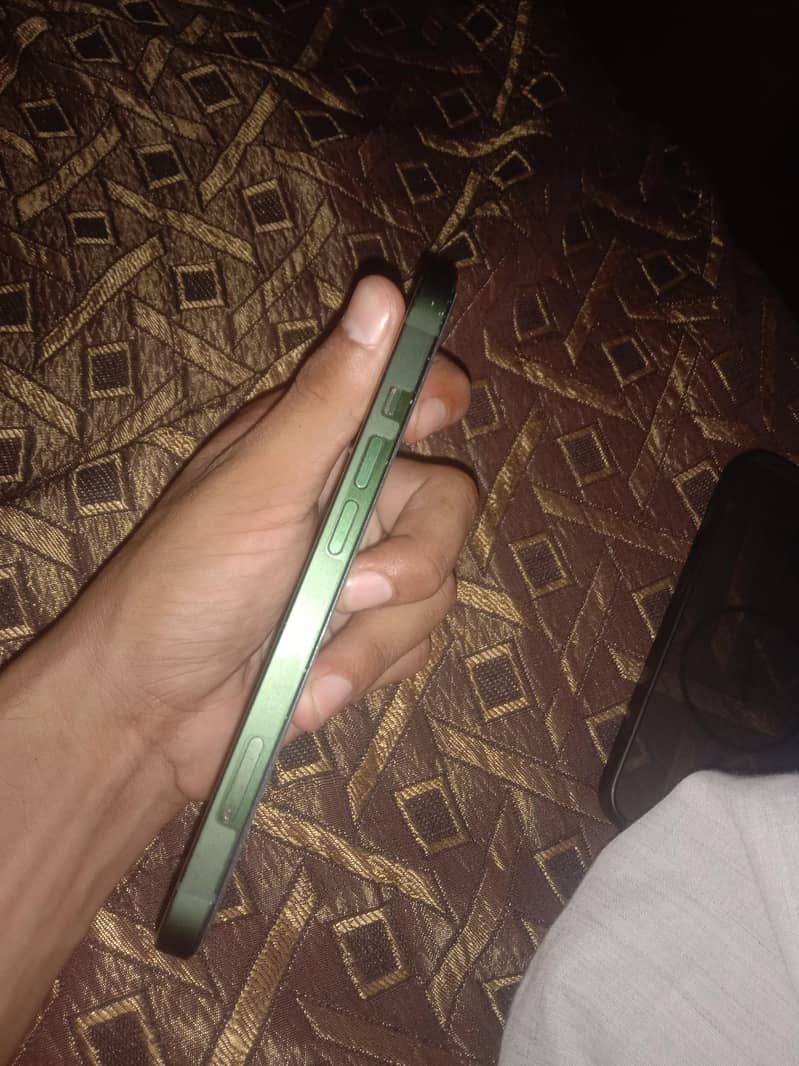 Apple iPhone 13 2