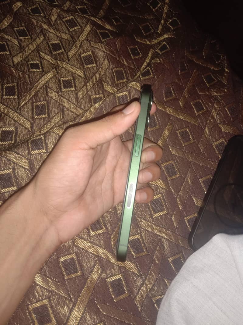 Apple iPhone 13 3