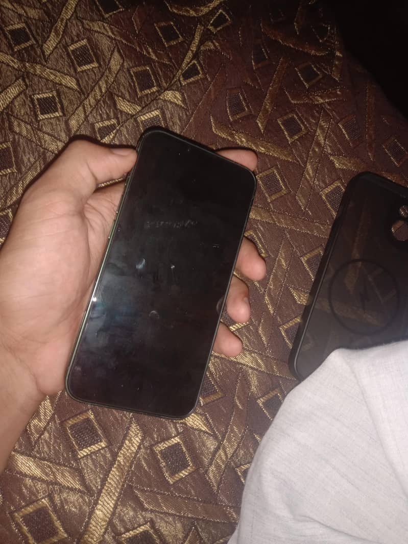 Apple iPhone 13 5