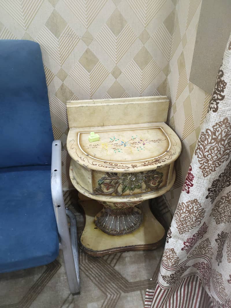 bed 2 side table dressing 3