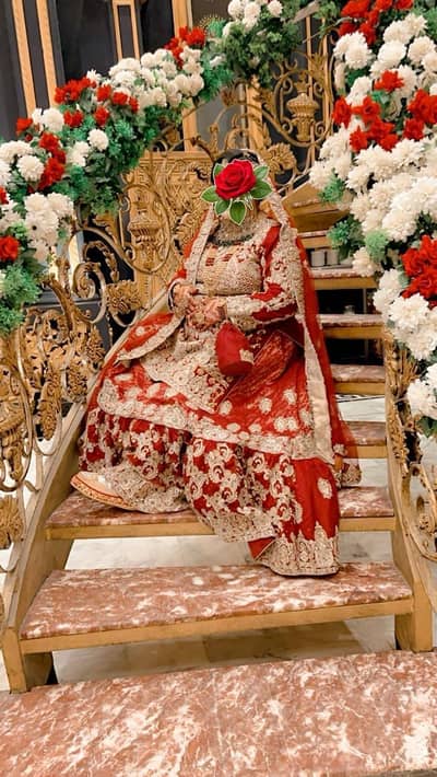 bridle Lehnga and Kashi's Jewelry Set For sale