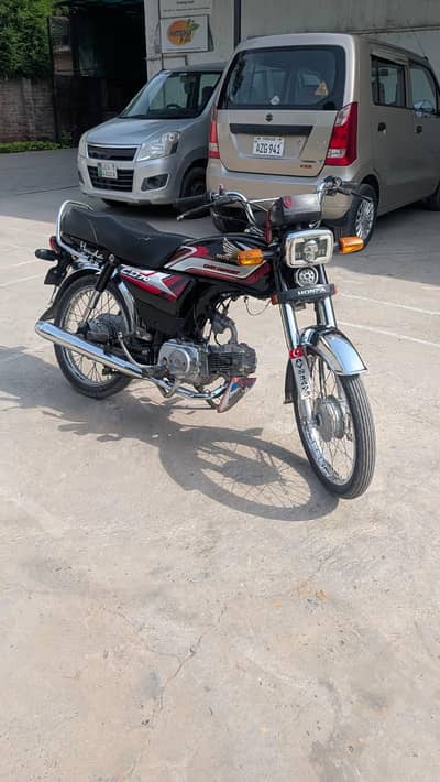 black CD 70 2025 model total genuine