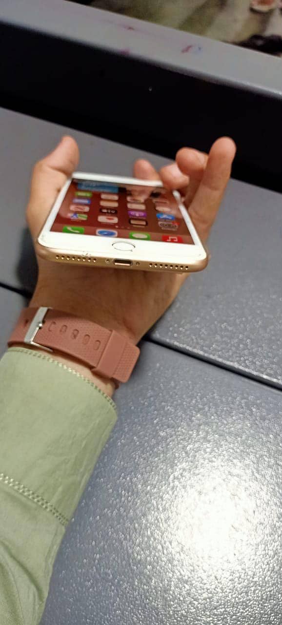 Apple iPhone 8 Plus 0
