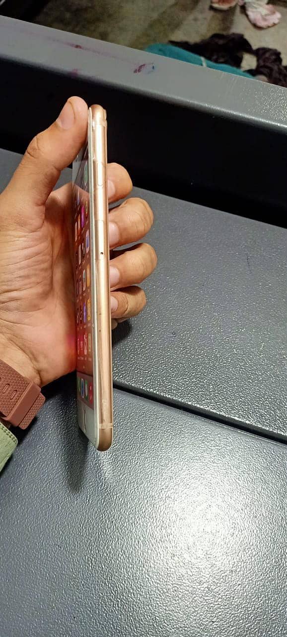 Apple iPhone 8 Plus 3