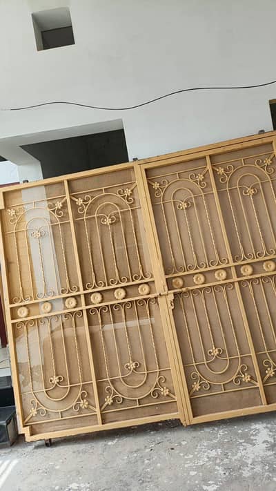 Heavy Duty Iron Main Grill  – Excellent Condition