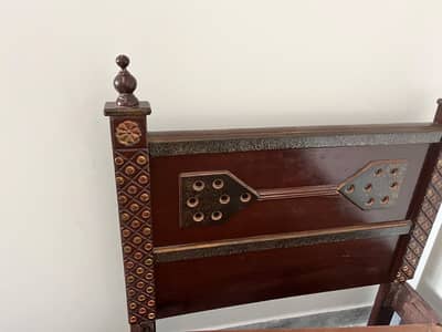 single bed -wooden.